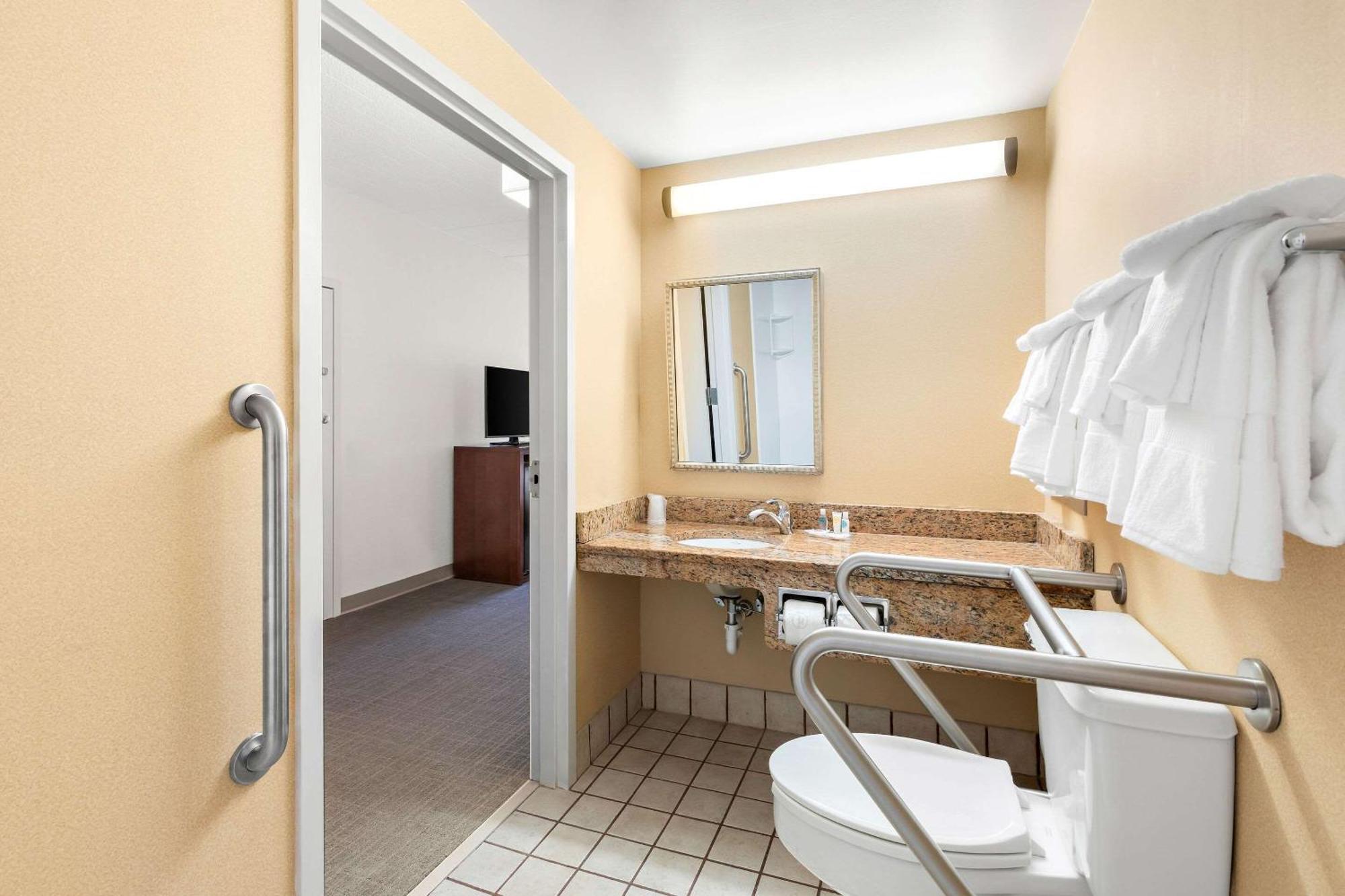 Comfort Inn Pocono Lakes Region Lake Ariel Esterno foto